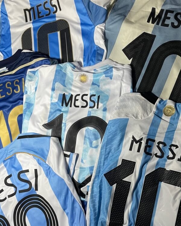 El mejor del mundo ¿Cual tu jersey favorito de Messi con la seleccionmessi argentina mundial2022 lionelmessi barcelona intermiami retro jersey blokecore clubdejerseys 1