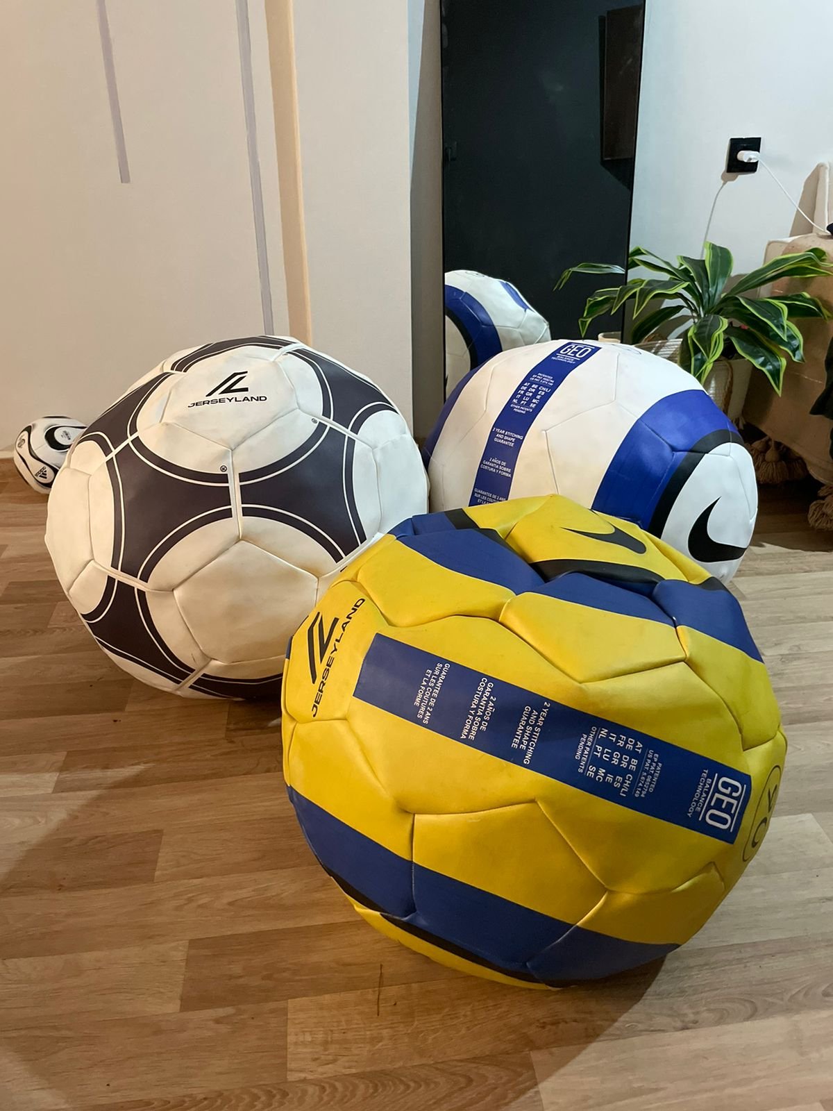 Football Puffer Chair Handmade Original 100% Leather 60 cm Football Puffer Chair Handmade Original 100% Leather 60 cm